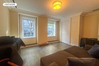 Building Photo - 40 E 72nd St