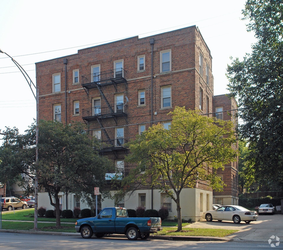 Primary Photo - 29 W Daniels St