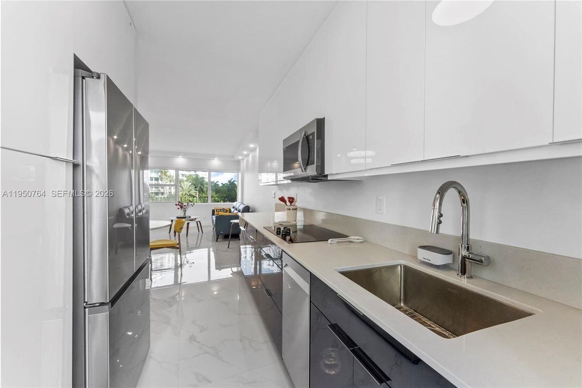 Foto del edificio - 3250 NE 28th St