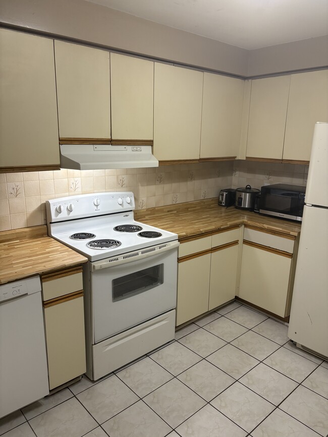 Building Photo - 202 Gwendolyn St