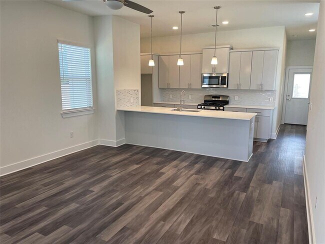 Foto del edificio - 6901 Carver Ave