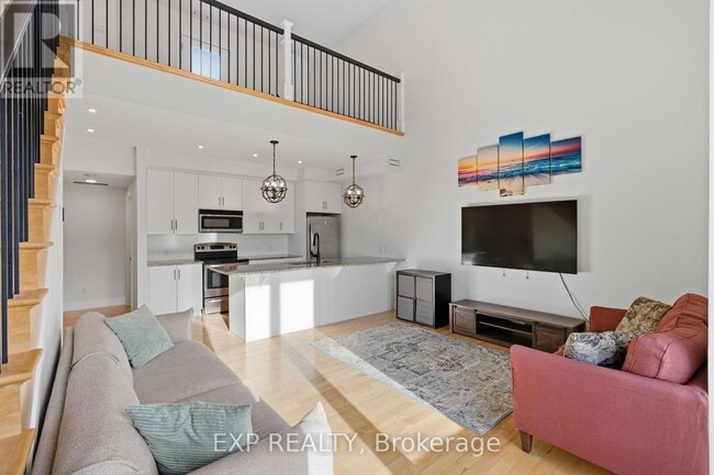 Building Photo - 28 Meach Private