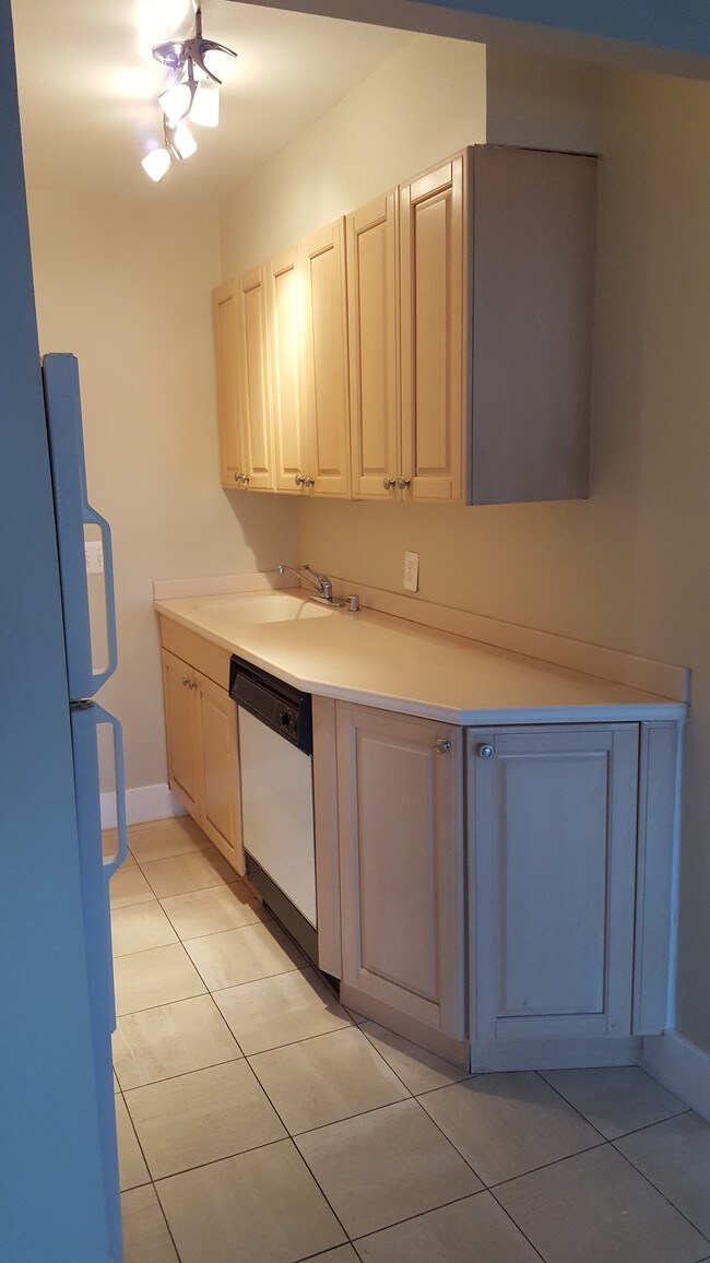 Building Photo - 1 E Chase St