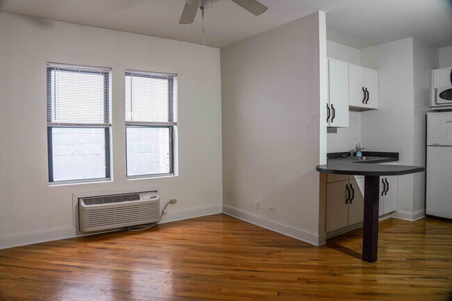 Foto del edificio - Uptown - Studio - Steps to Montrose Beach / Lake Michigan