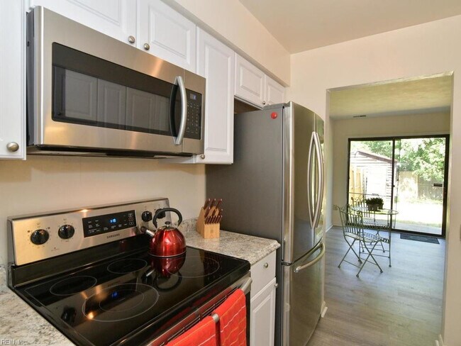 Foto del edificio - HILLTOP AREA FOR RENT!