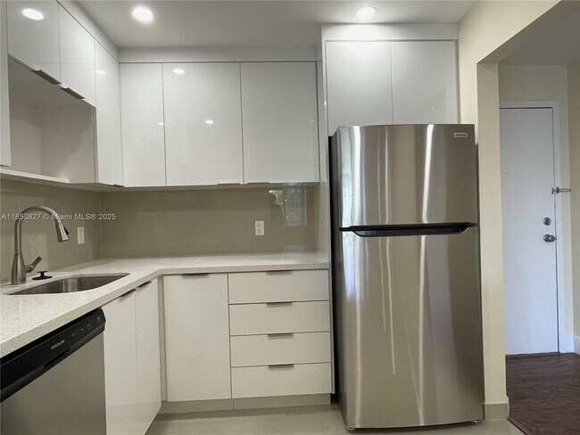 Foto del edificio - 16851 NE 23rd Ave