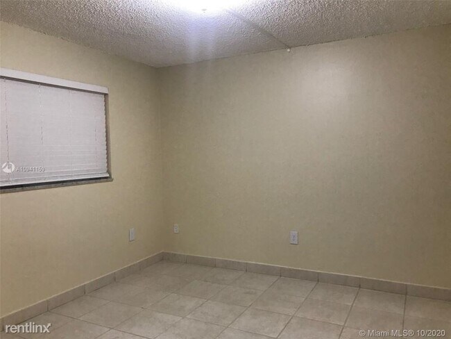 Foto del edificio - 10300 Coral Way