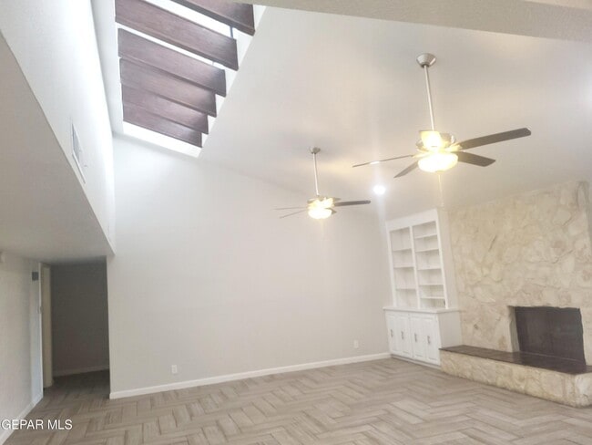 Foto del edificio - 408 Hollydale Dr