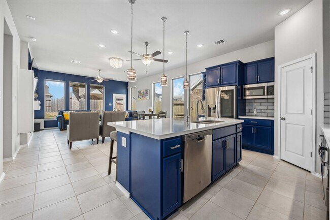 Foto del edificio - 8707 Windsong Trail Dr