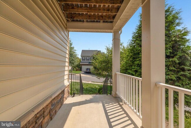 Building Photo - 42706 Chisholm Dr