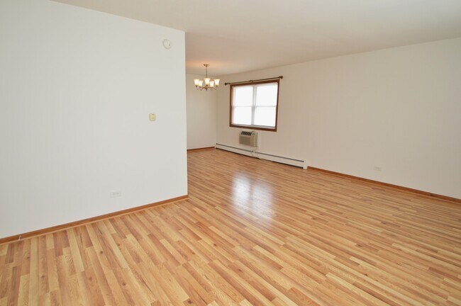 Building Photo - 10317 Canterbury St