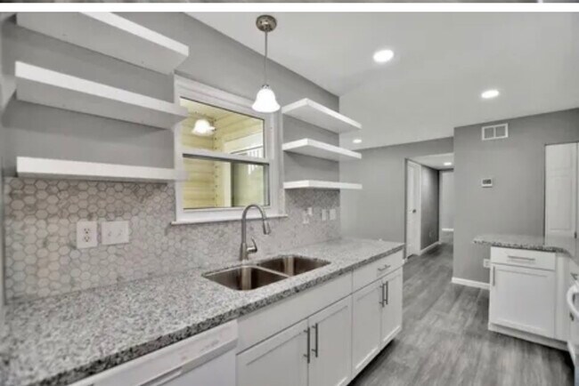 Building Photo - 7600 Emmett F Lowry Expy
