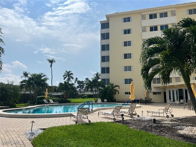 Building Photo - 3420 Gulf Shore Blvd N