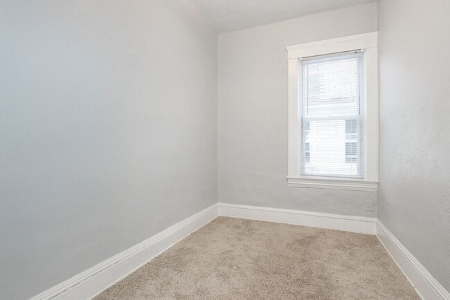 Foto del edificio - 2811 Henninger Rd