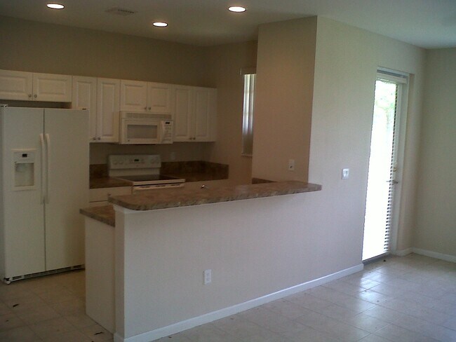 Foto del edificio - 1221 Lucaya Dr