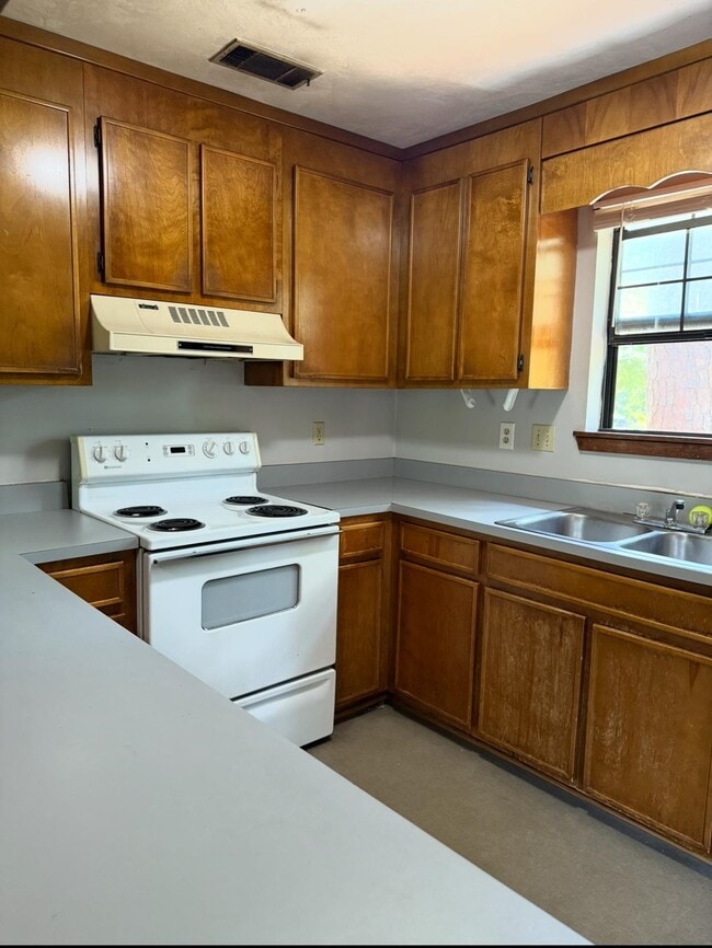 Building Photo - 2928 Woodrich Dr