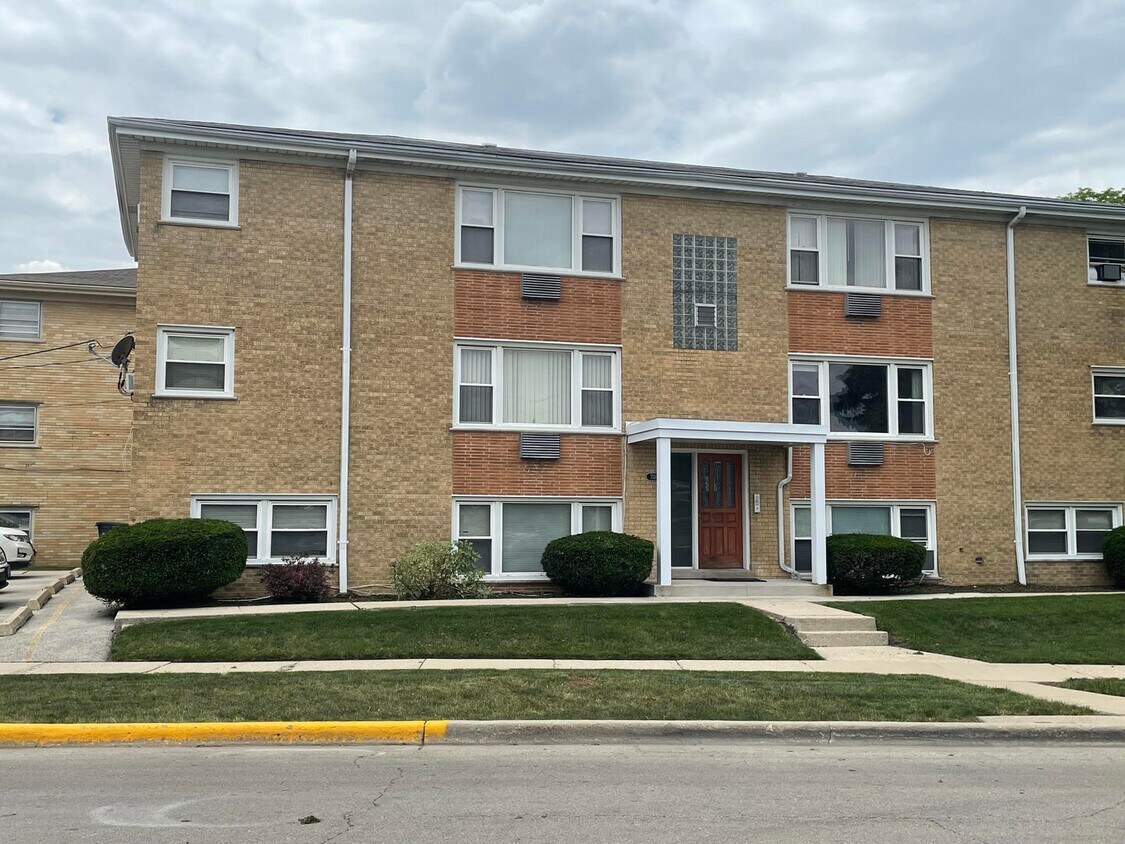 7134 Riverside Dr Unit GN, Berwyn, IL 60402 Room for Rent in Berwyn