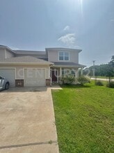 Building Photo - 100 Bridle Ct