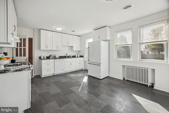 Building Photo - 3600 Greencastle Rd
