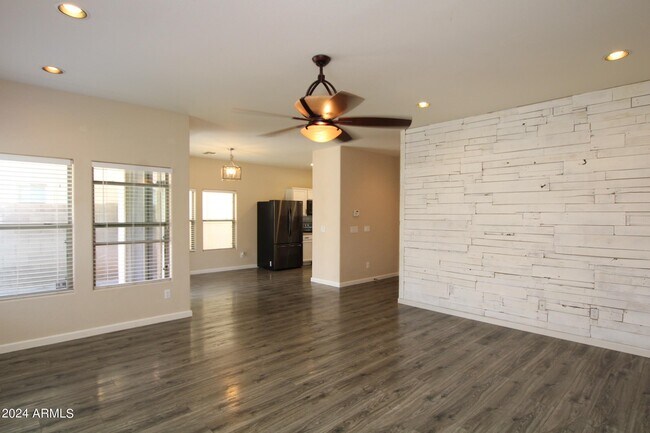 Foto del edificio - 6332 W Beverly Rd