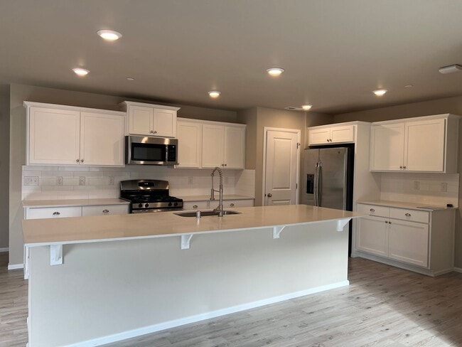 Building Photo - Beautiful 3 Bedroom Townhome in Dupont