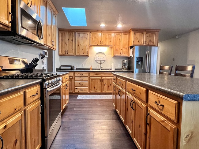 Building Photo - 715 Plachy Dr