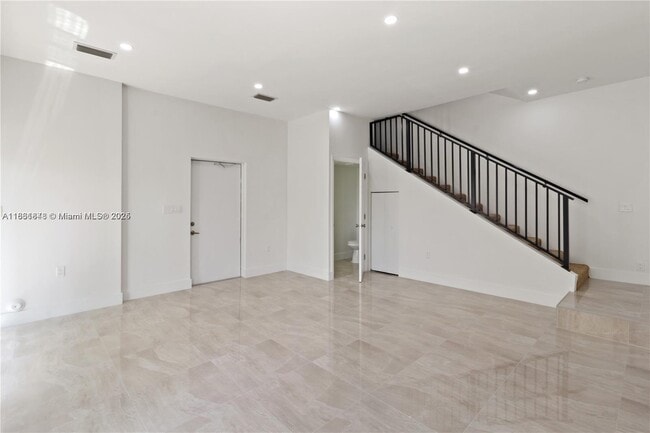 Building Photo - 135 SW 114th Ave