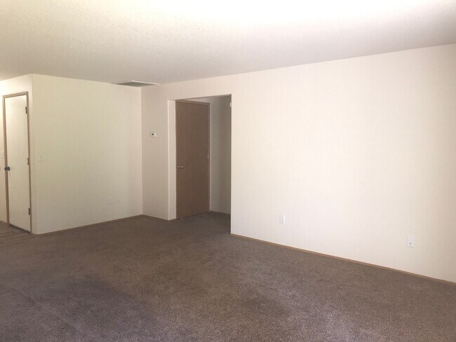 Building Photo - This one level charmer won't last long! 3 ...