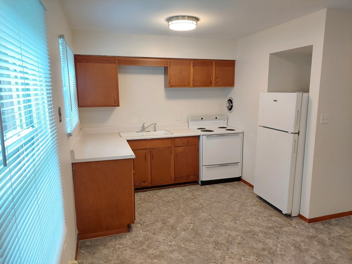 The Mansards Apartments In Griffith Indiana 1213 N Indiana St Unit 4B, Griffith, IN 46319 - Apartments in Griffith