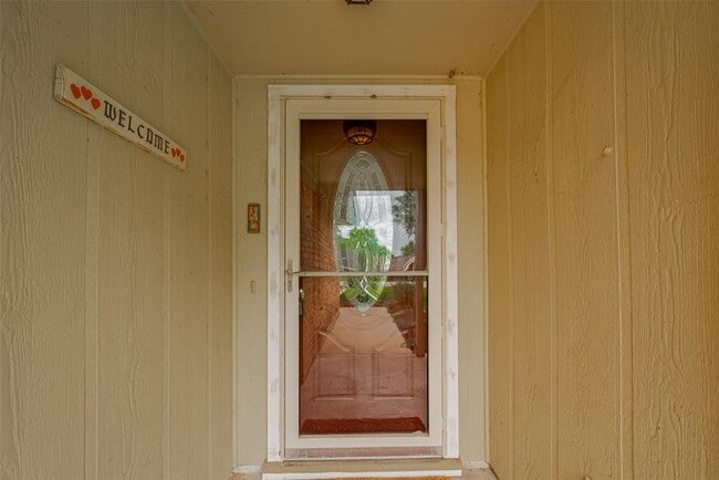 Building Photo - 2027 Briar Ridge Dr