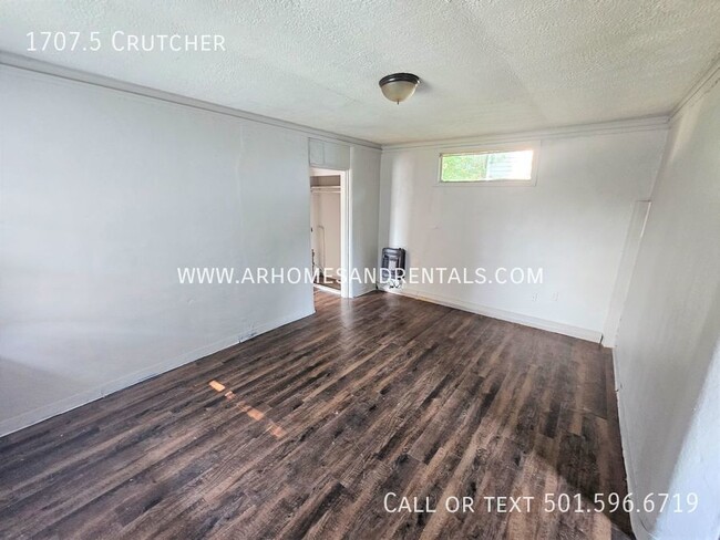 Building Photo - 1707.5 Crutcher St