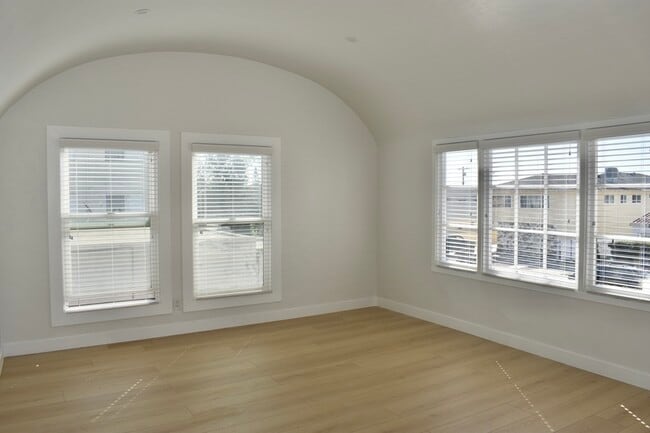 Foto del edificio - 1260 W 9th St