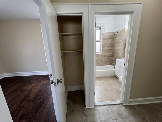 Armario de productos de limpieza - 74 Smith St