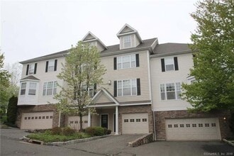 Building Photo - 49 Woodcrest Ln