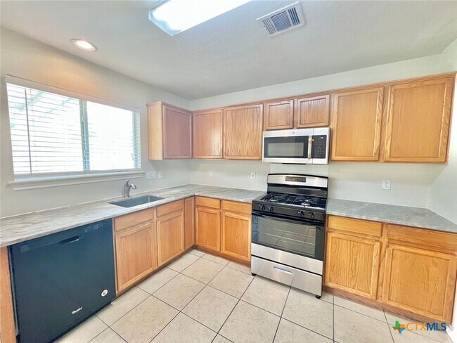 Building Photo - 106 Finch Ln