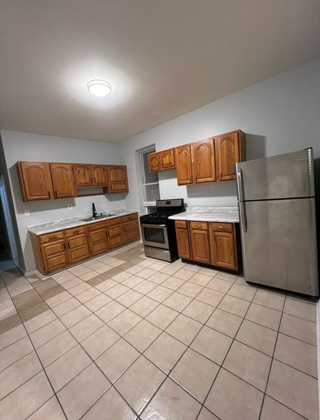Building Photo - 4150 W 24th St