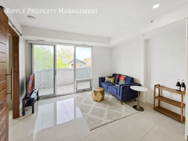 Photo du bâtiment - SOPHISTICATED 2-BED, 2-BATH CONDO | PRIME INGLEWOOD LOCATION | CENTRAL A/C & SECURE UNDERGROUND P...