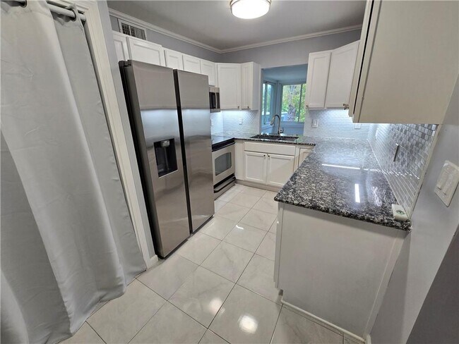 Foto del edificio - 60 Lamsden Ln NW