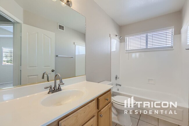 Foto del edificio - 12527 W Edgemont Ave