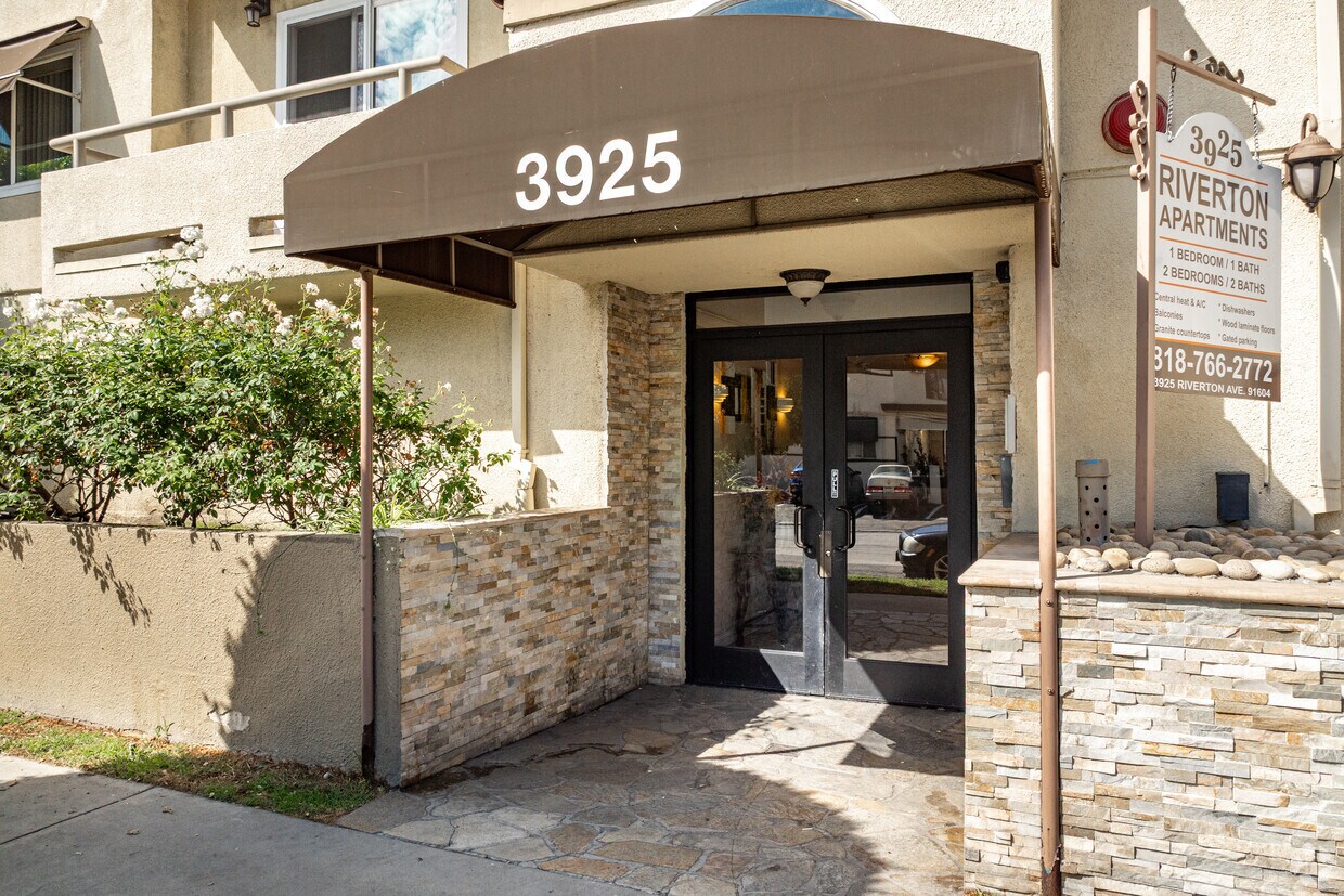 Entrada - Riverton Apartments