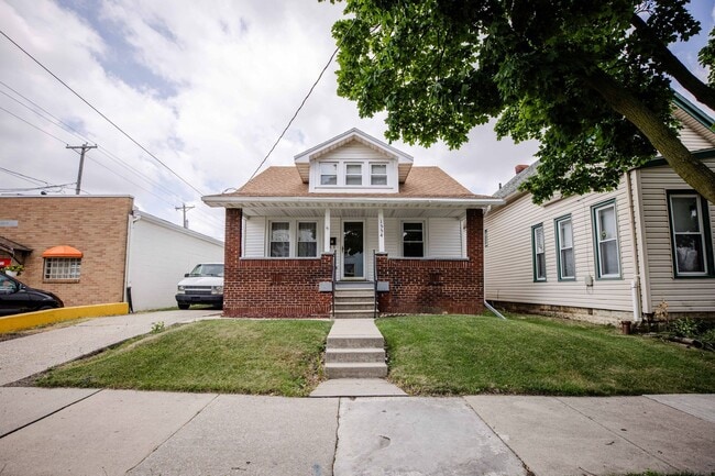 Building Photo - 1554 Oak St