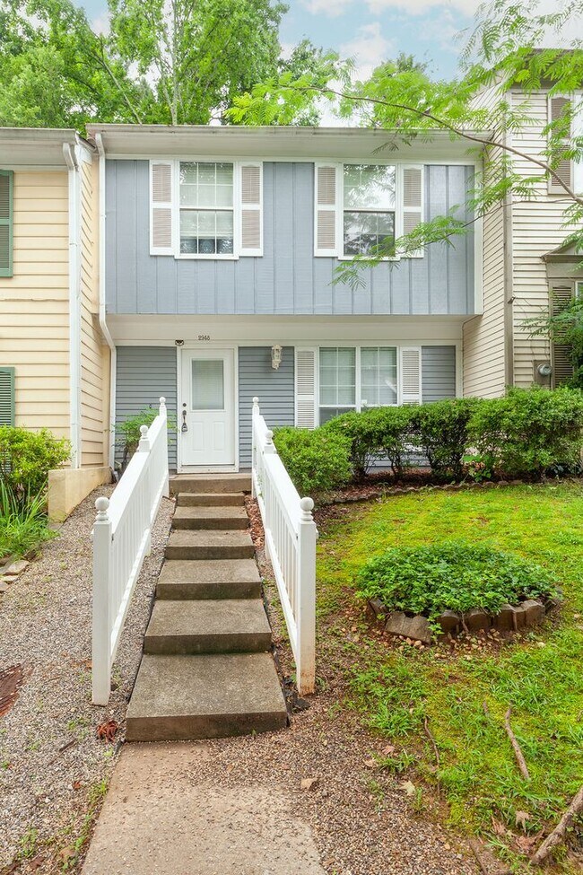 Foto del edificio - Two-Story Townhome Quiet Neighborhood w/ G...