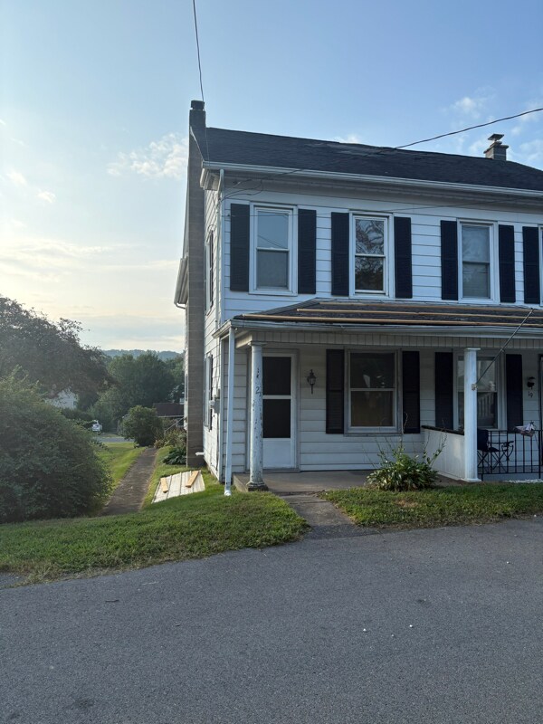 Primary Photo - 21 Helen St