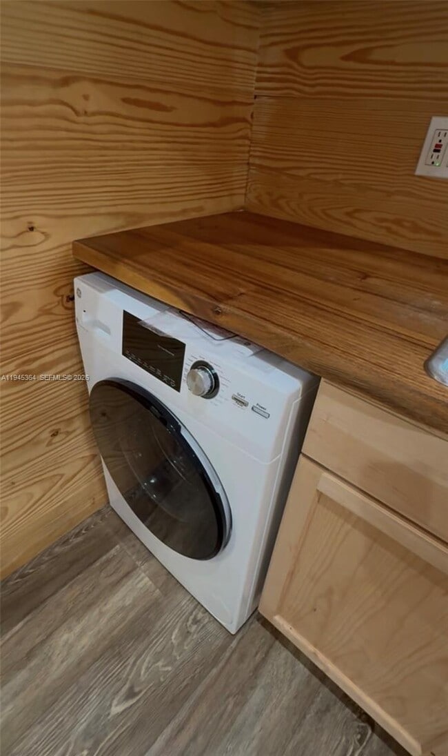 Foto del edificio - 4152 SW 13th St