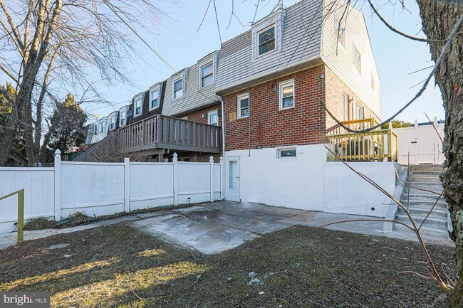 Building Photo - 5676 Arnhem Rd