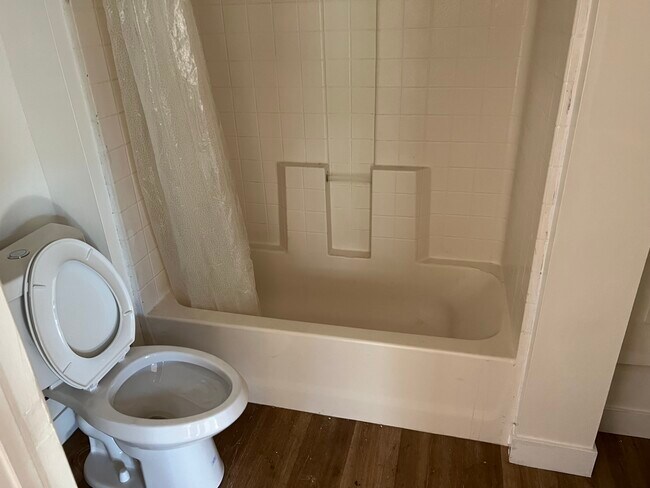 Bath - 10959 Charnock Rd