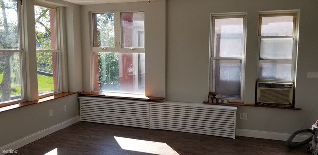Building Photo - 3 br, 1 bath House - 519 41st St