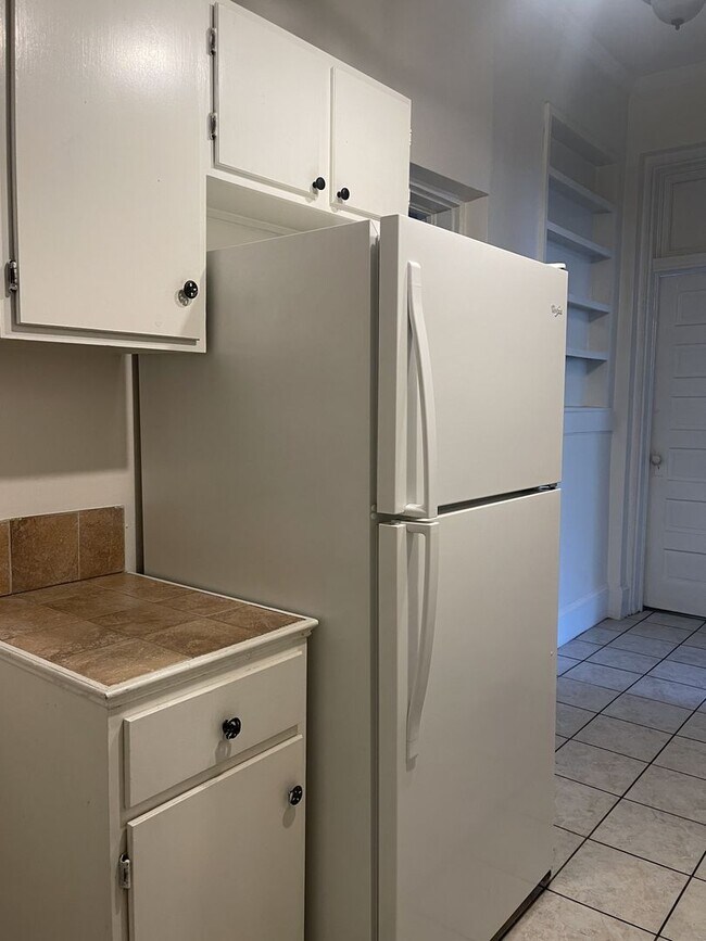 Foto del edificio - Three Bedroom Apartment - Great Downtown L...