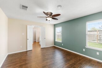 Building Photo - 3403 Cypress Village Dr