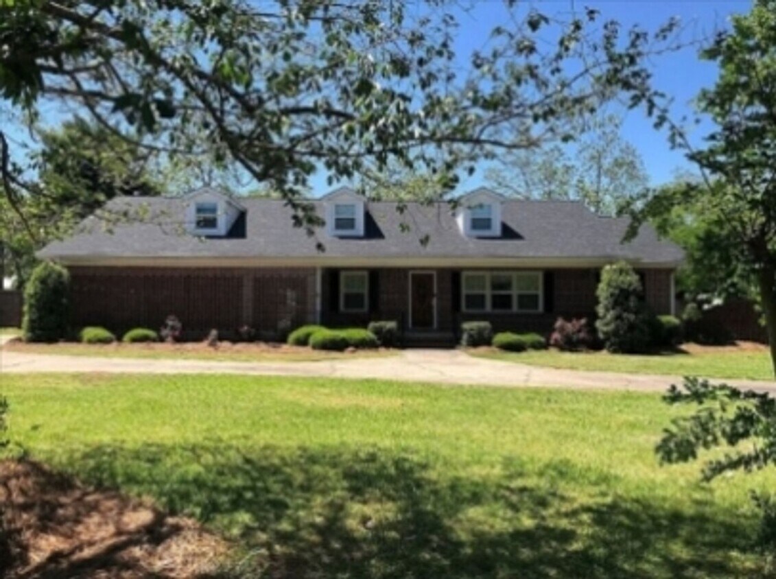 Foto principal - Luxury Ranch Living: Pool, Privacy & Premi...